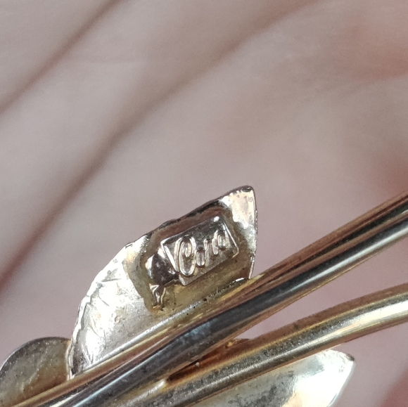 🌹 Vintage 1940s Coro Pegasus Large Roses Brooch - Picture 4 of 6